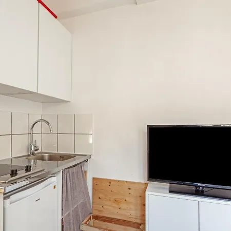Lovely Studio, Sleeps 2 Nr Saint Germain *